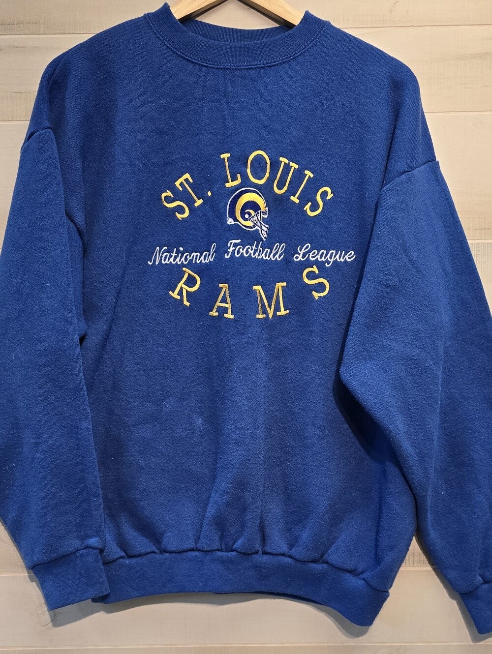{L} Vintage St. Louis Rams NFL National Football League Team Gear Sweatshirt